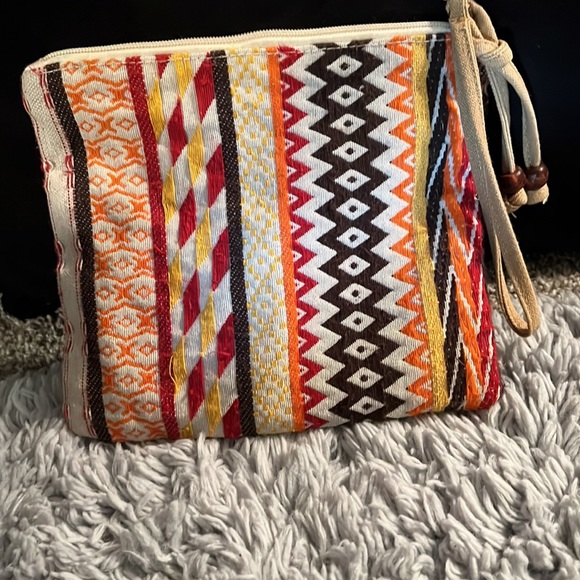 Medium size wristlet!! - Picture 2 of 3